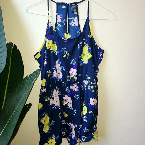 City Streets Floral Print Romper - Picture 2 of 13